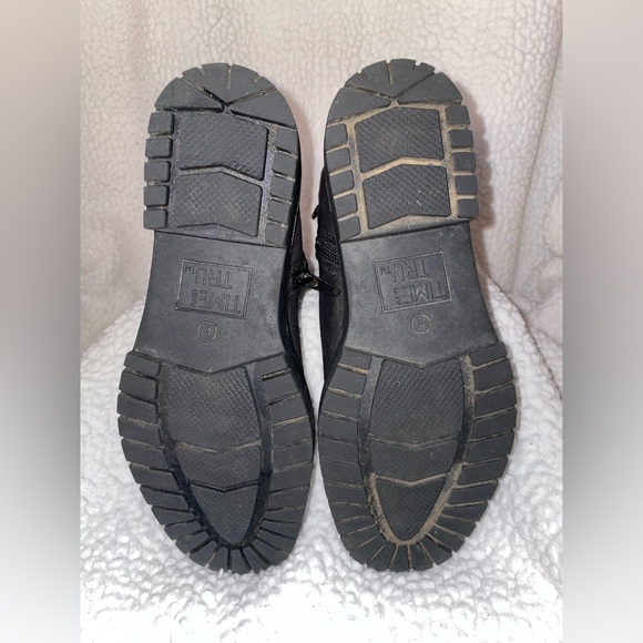 Time & Tru Women's Black Suede Boots Preowned - Picture 8 of 10